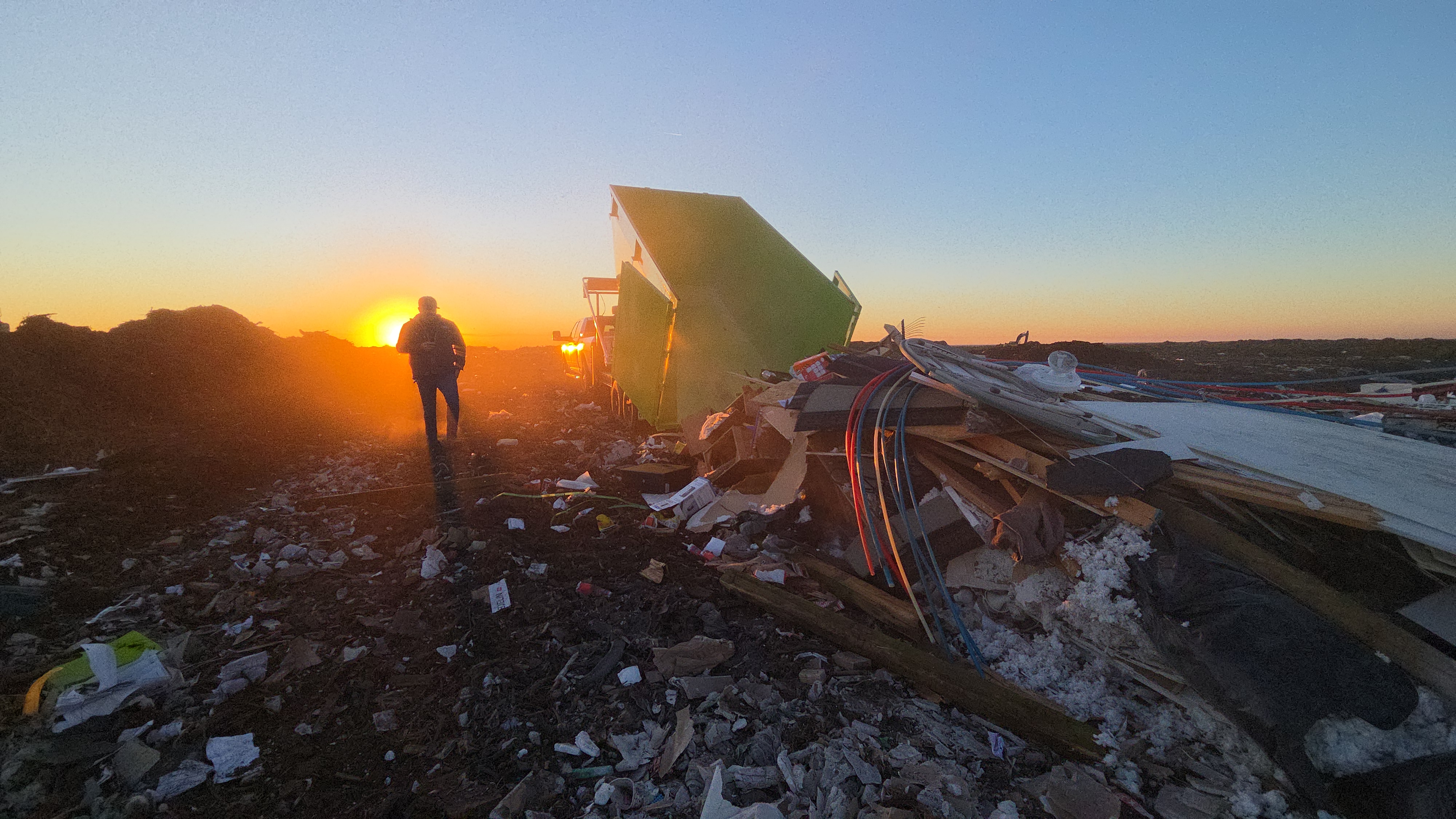 Downsizing checklist: fast steps to clear clutter while protecting keepsakes and privacy